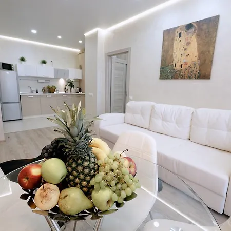 Apartament Vip On Sq Nezavisimosti Marksa 8 *